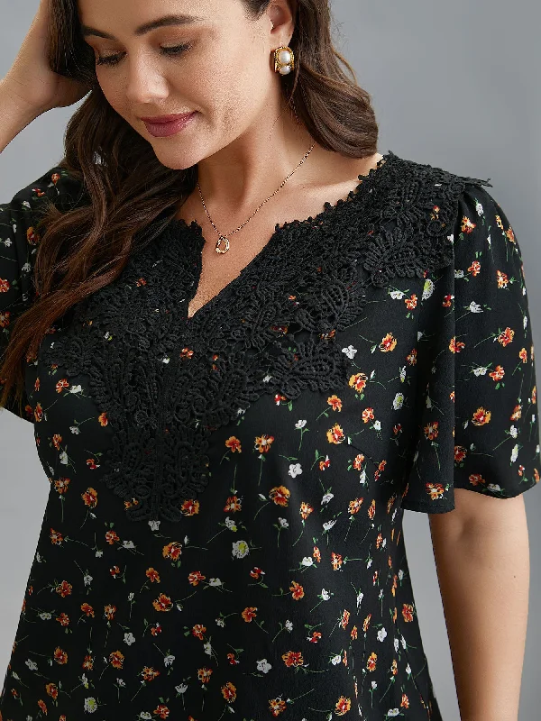 Instant Savings Lace Spliced Floral Print Notched Collar Blouse