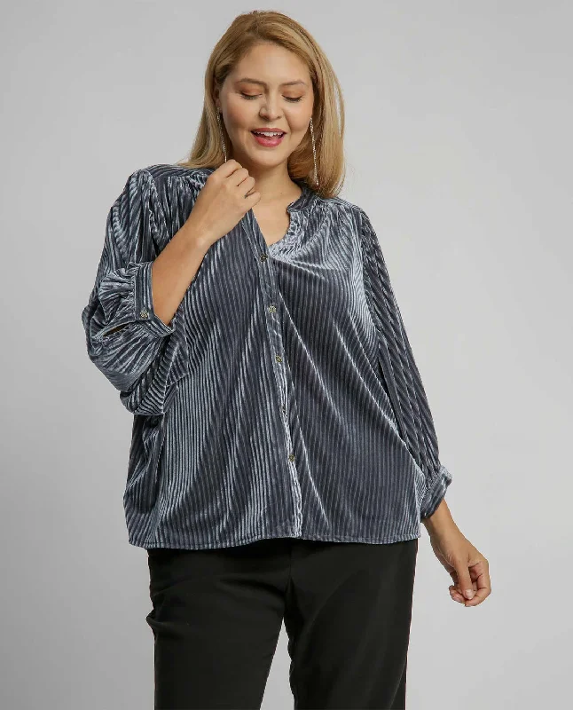 Weekend Savings Spectacle Plus V-Notch Button Down Top