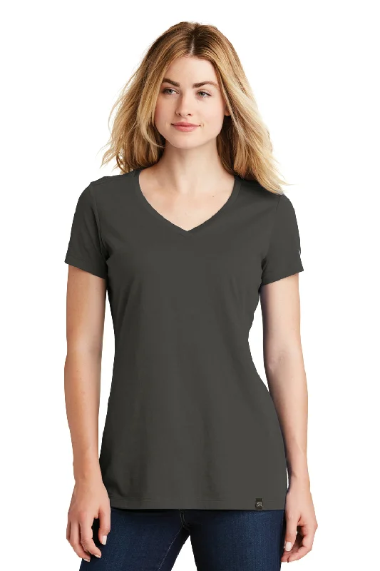 Weekend Deal New Era Womens Heritage Short Sleeve V-Neck T-Shirt - Graphite Grey