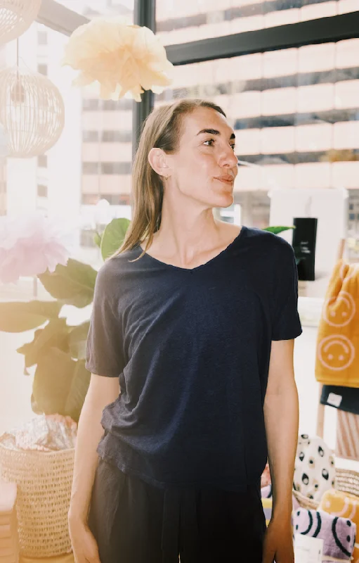 Weekend Discounts to Love loose top - linen - navy