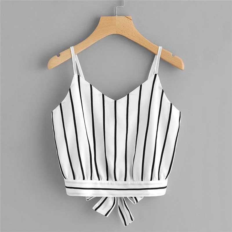 Great Bargains BLACK & WHITE IS SO RIGHT CROPPED TOP