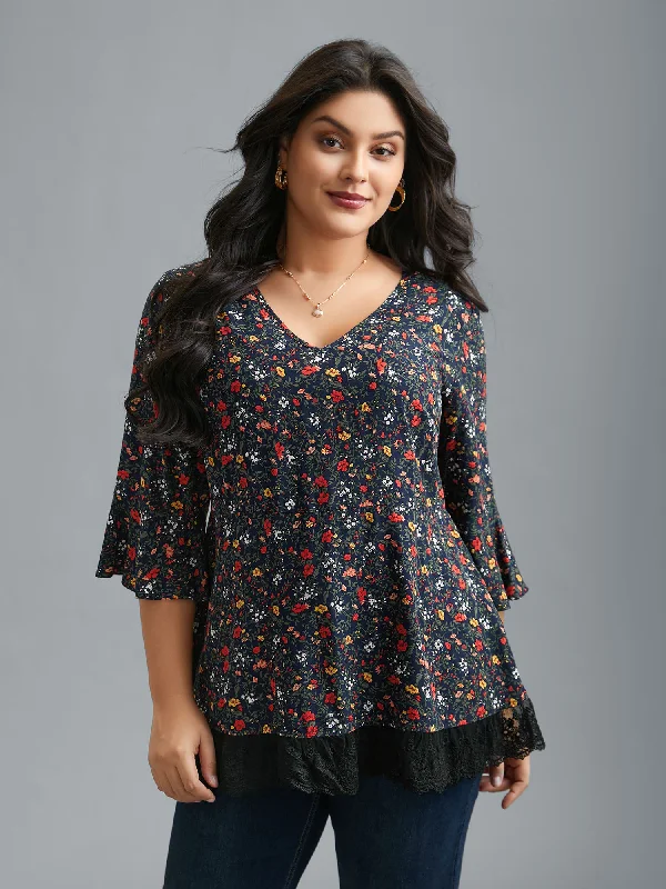Best Bargains V-Neck Floral Print Lace Hem Blouse