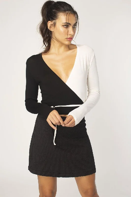 Weekend Discounts to Snag White/Black Blocked Wrap Top
